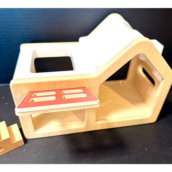 Lovevery Montessori Modular Play House garage, stairs & emotion dolls Observer - Picture 6 of 8